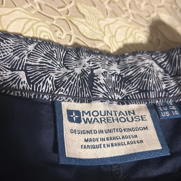 Ladies blue and white shorts - Picture 3 of 4